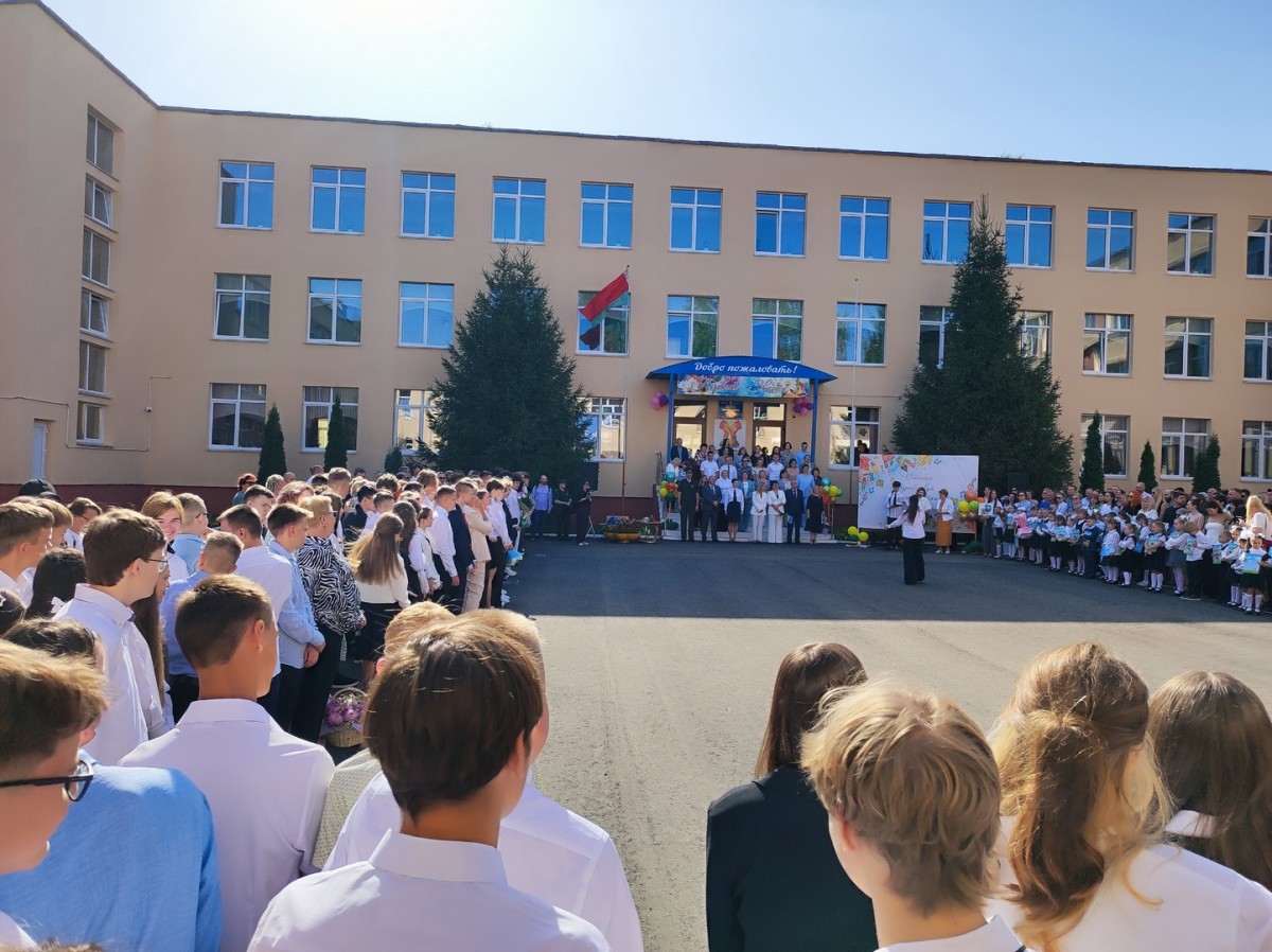 «Красный пищевик» поздравил учащихся и запустил новую программу в торгово-экономическом колледже