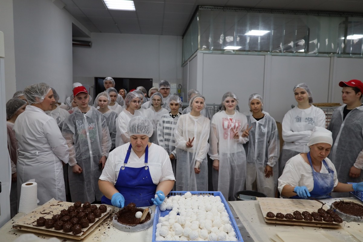 Студенты новой специальности Бобруйского колледжа посетили «Красный пищевик»