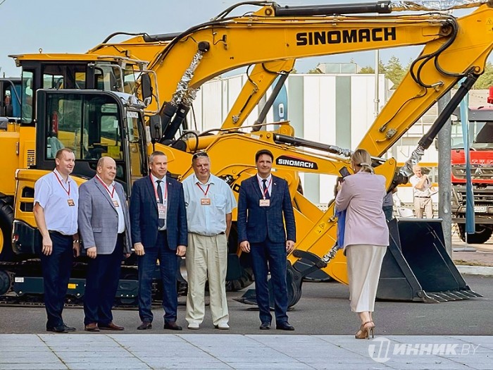 «Великий камень» представляет: шинники на выставке товаров из Китая