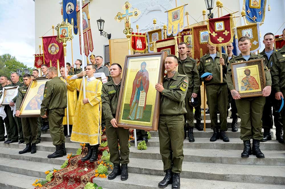 Торжественное перенесение мощей Александра Невского: архиерейское богослужение и особые гости