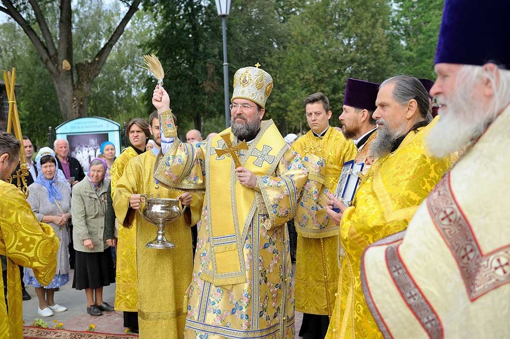 Торжественное перенесение мощей Александра Невского: архиерейское богослужение и особые гости