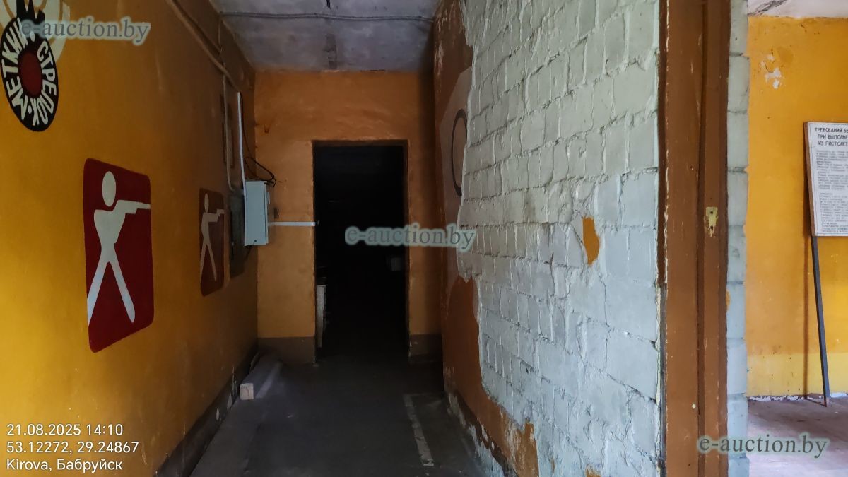 В Бобруйске за долги продают бывший армейский штаб. Сейчас в нем располагается синагога