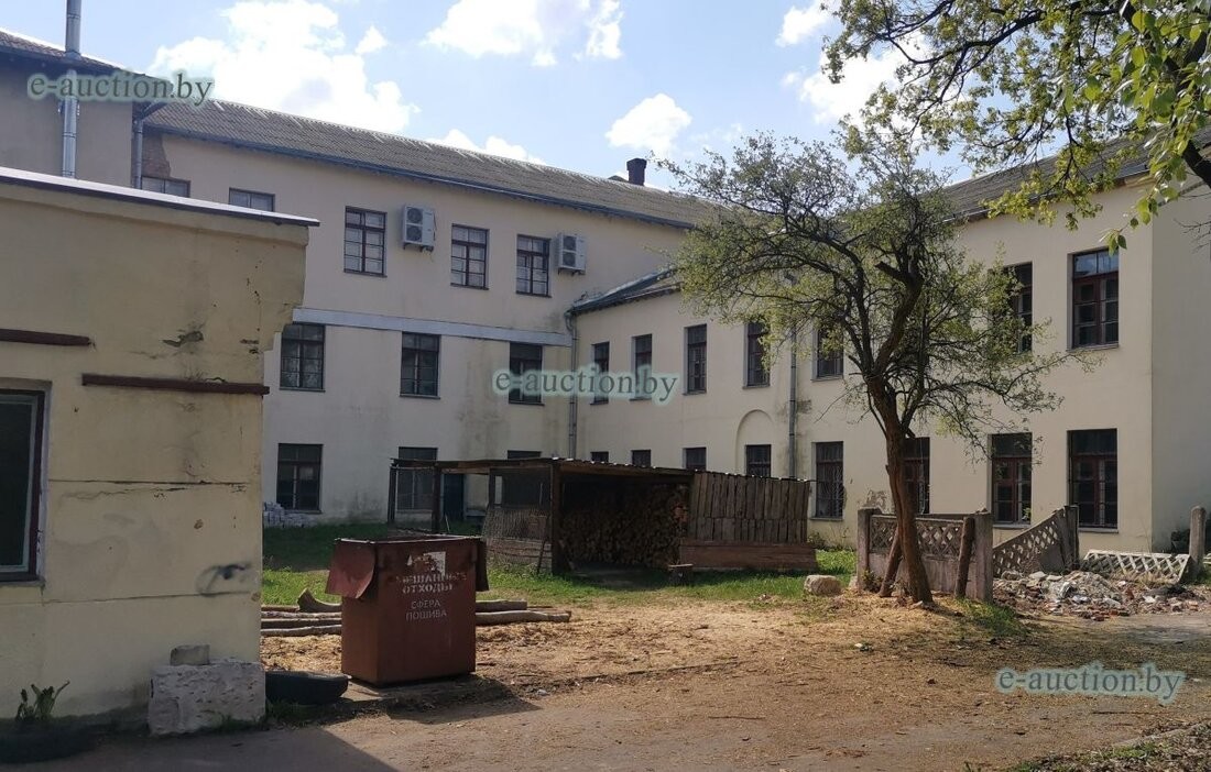 В Бобруйске за долги продают бывший армейский штаб. Сейчас в нем располагается синагога