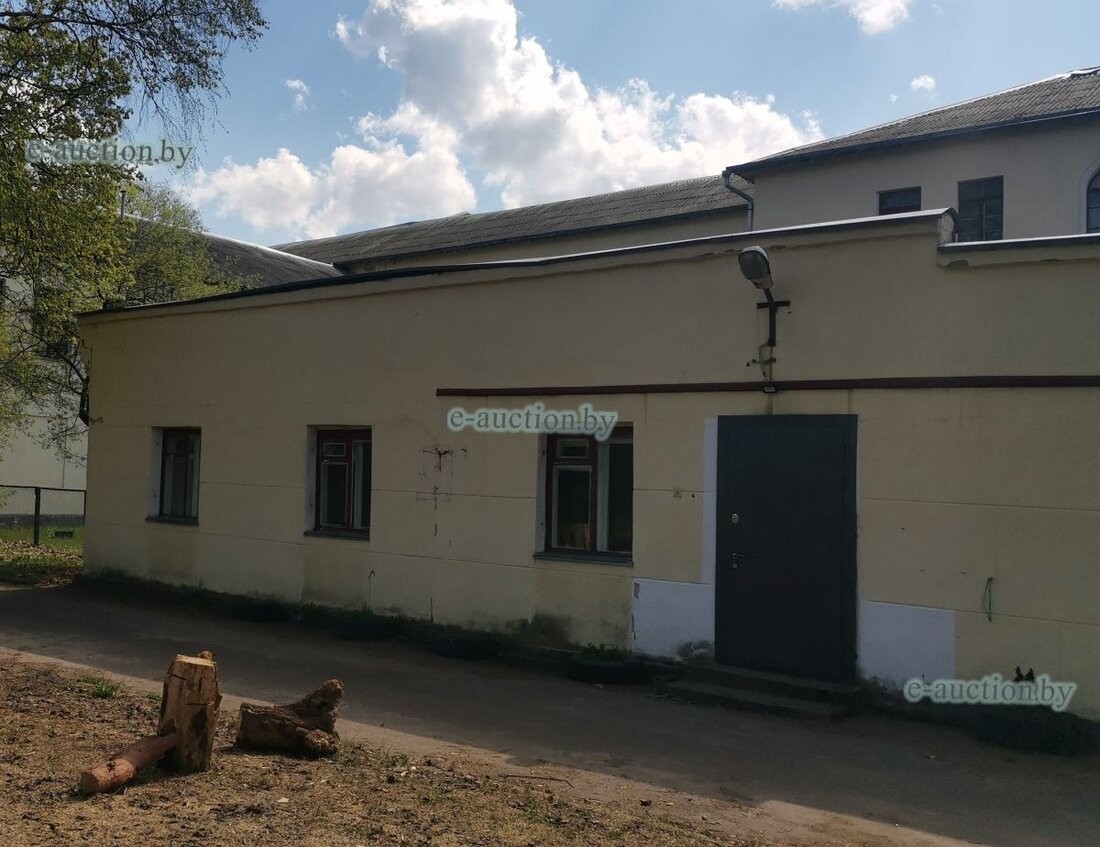 В Бобруйске за долги продают бывший армейский штаб. Сейчас в нем располагается синагога