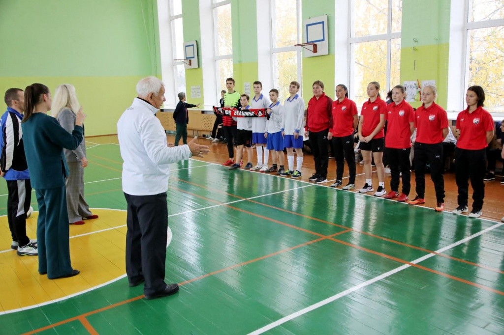 Чемпион мира Анатолий Усенко и ФК «Белшина» поддержали детей из школы-интерната