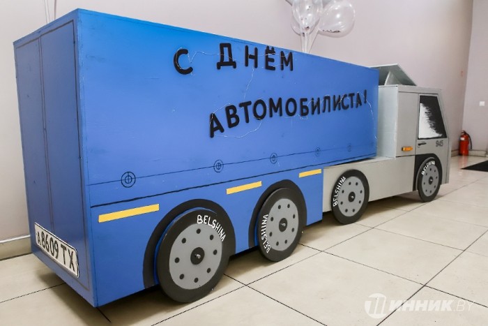 «МАЗ» – услада для глаз: на «БелшинаТранс» необычно украсили офис «МАЗ» – услада для глаз: на «БелшинаТранс» необычно украсили офис