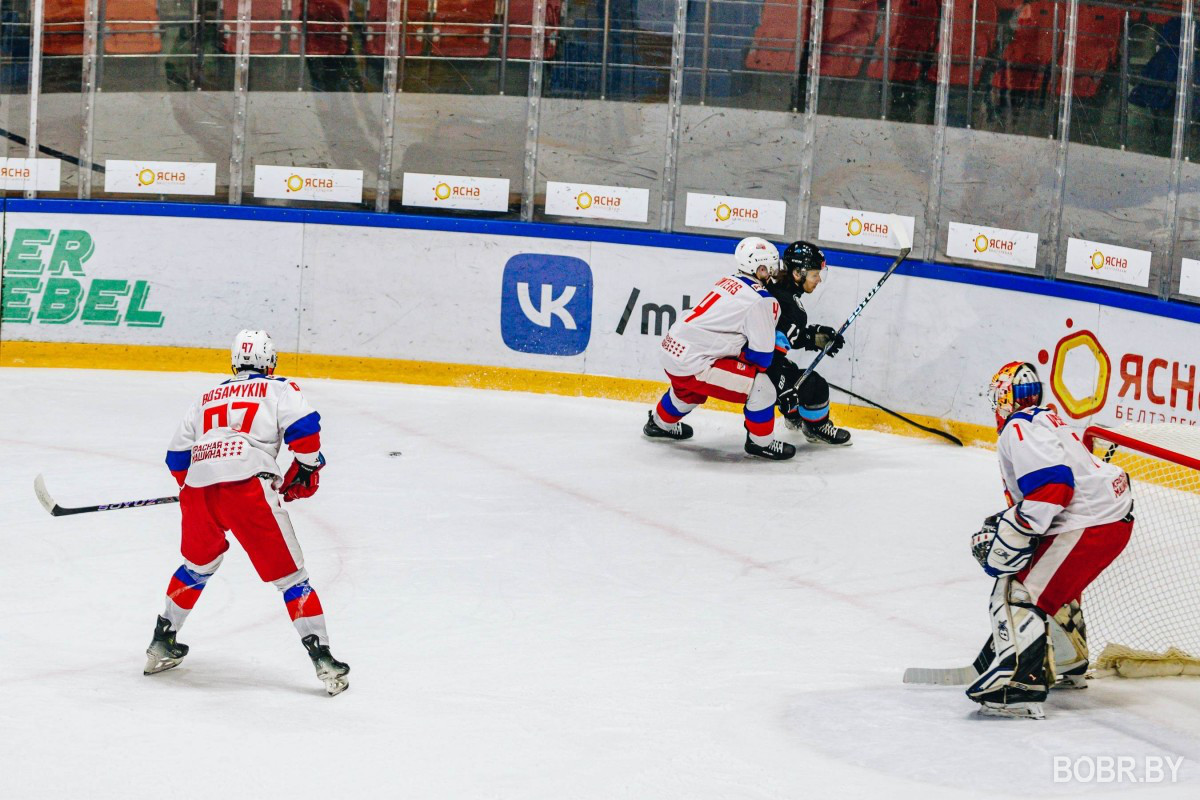 «Динамо-Шинник» всухую разбил «Красную Машину» «Динамо-Шинник» всухую разбил «Красную Машину»