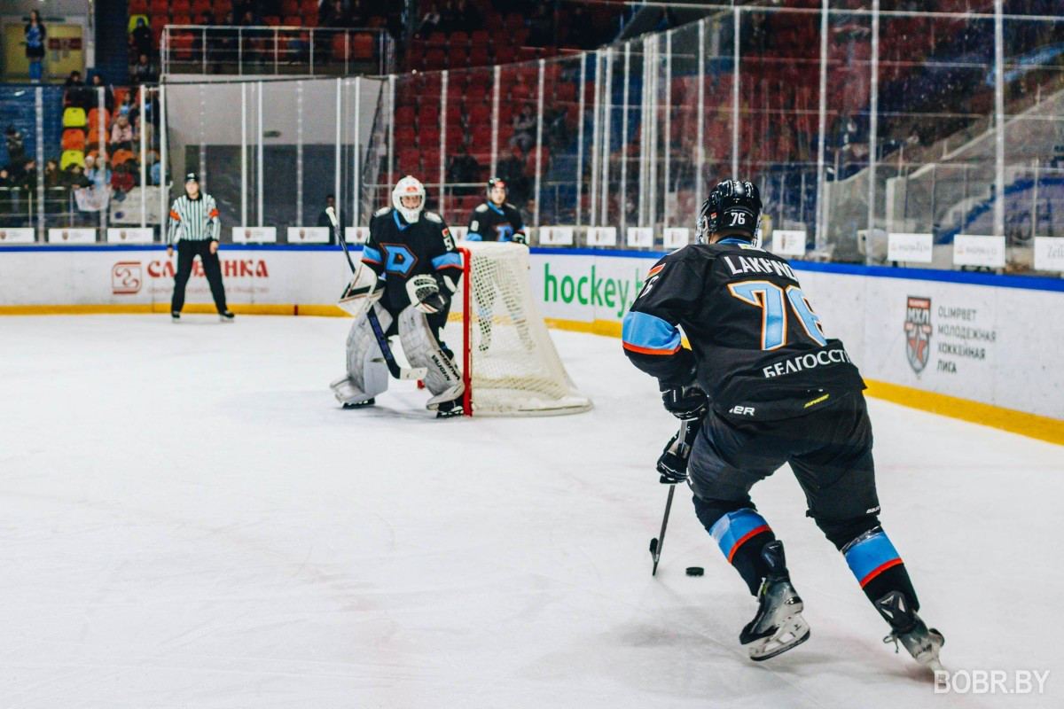«Динамо-Шинник» всухую разбил «Красную Машину» «Динамо-Шинник» всухую разбил «Красную Машину»