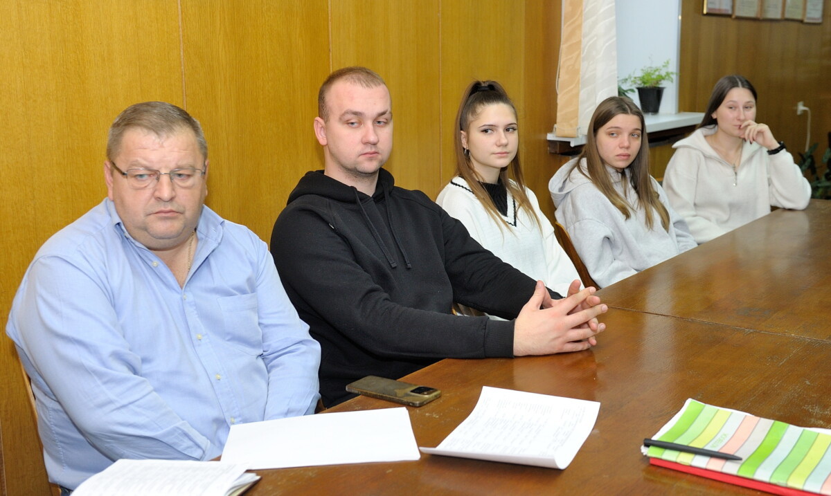 Шлях ад спецыяліста да першага намесніка: Аляксандр Каўранін натхніў маладых работнікаў «Агракамбіната Бабруйскі» Шлях ад спецыяліста да першага намесніка: Аляксандр Каўранін натхніў маладых работнікаў «Агракамбіната Бабруйскі»