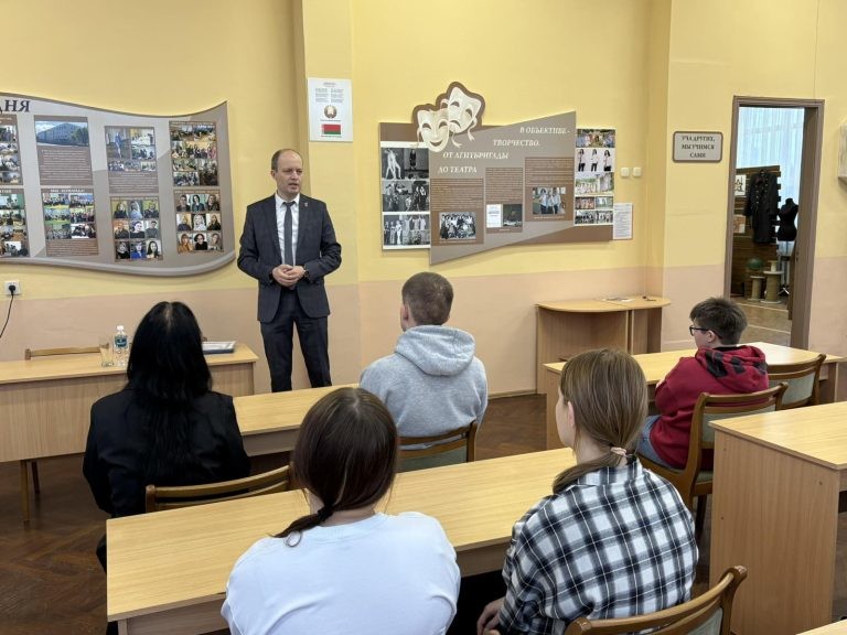 Участников конкурса «Золотые ножницы» наградили в Бобруйске Участников конкурса «Золотые ножницы» наградили в Бобруйске