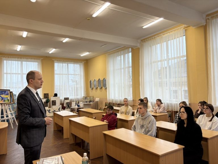 Участников конкурса «Золотые ножницы» наградили в Бобруйске Участников конкурса «Золотые ножницы» наградили в Бобруйске