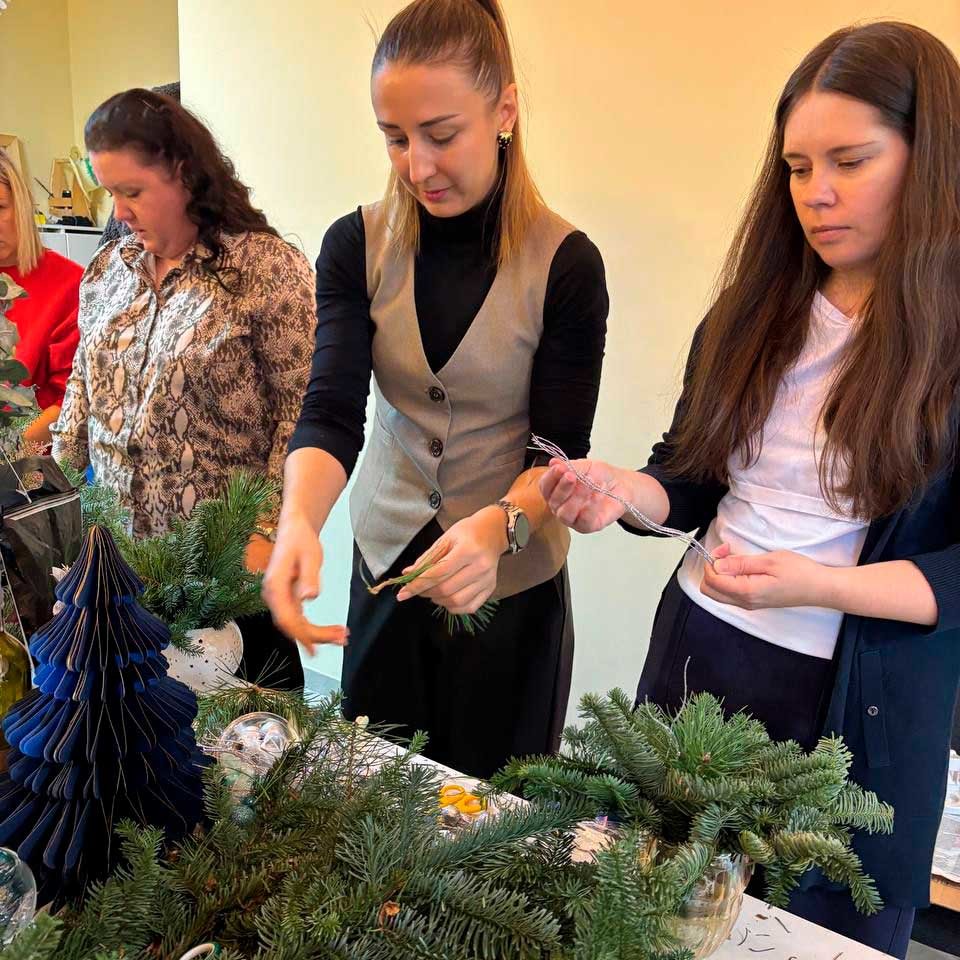В Николо-Софийском храме состоялись мастер-классы по вязанию, пряничному украшению и зимним композициям