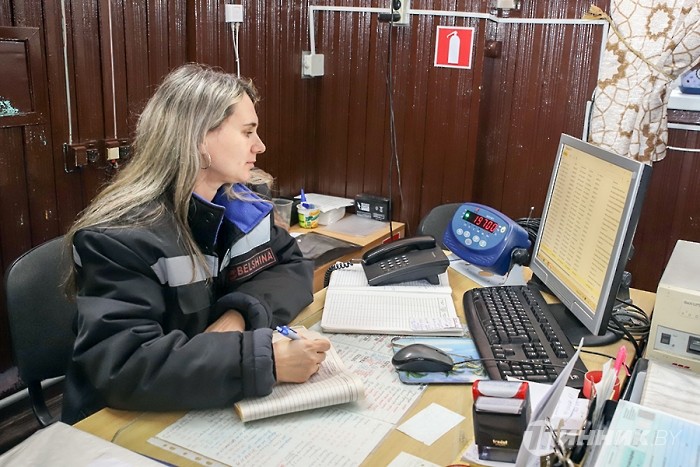 Участок мобилизации вторсырья «Белшины»: весовая под контролем 5 женщин-операторов Участок мобилизации вторсырья «Белшины»: весовая под контролем 5 женщин-операторов