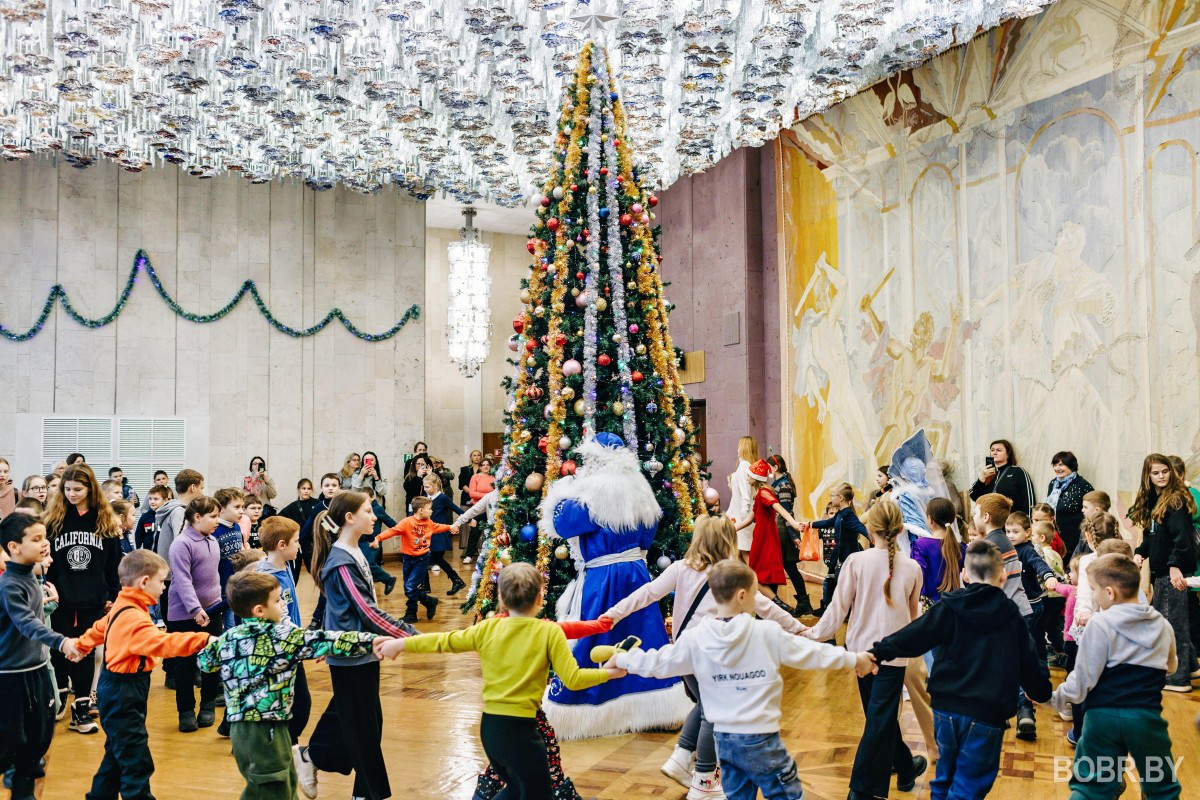Новогоднее волшебство пришло в Бобруйск: в театре состоялась премьера сказки &laquo;Морозко&raquo;