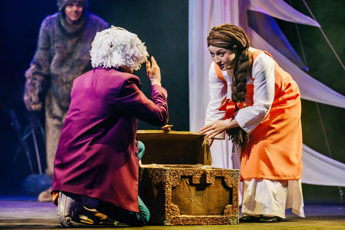 Новогоднее волшебство пришло в Бобруйск: в театре состоялась премьера сказки &laquo;Морозко&raquo;