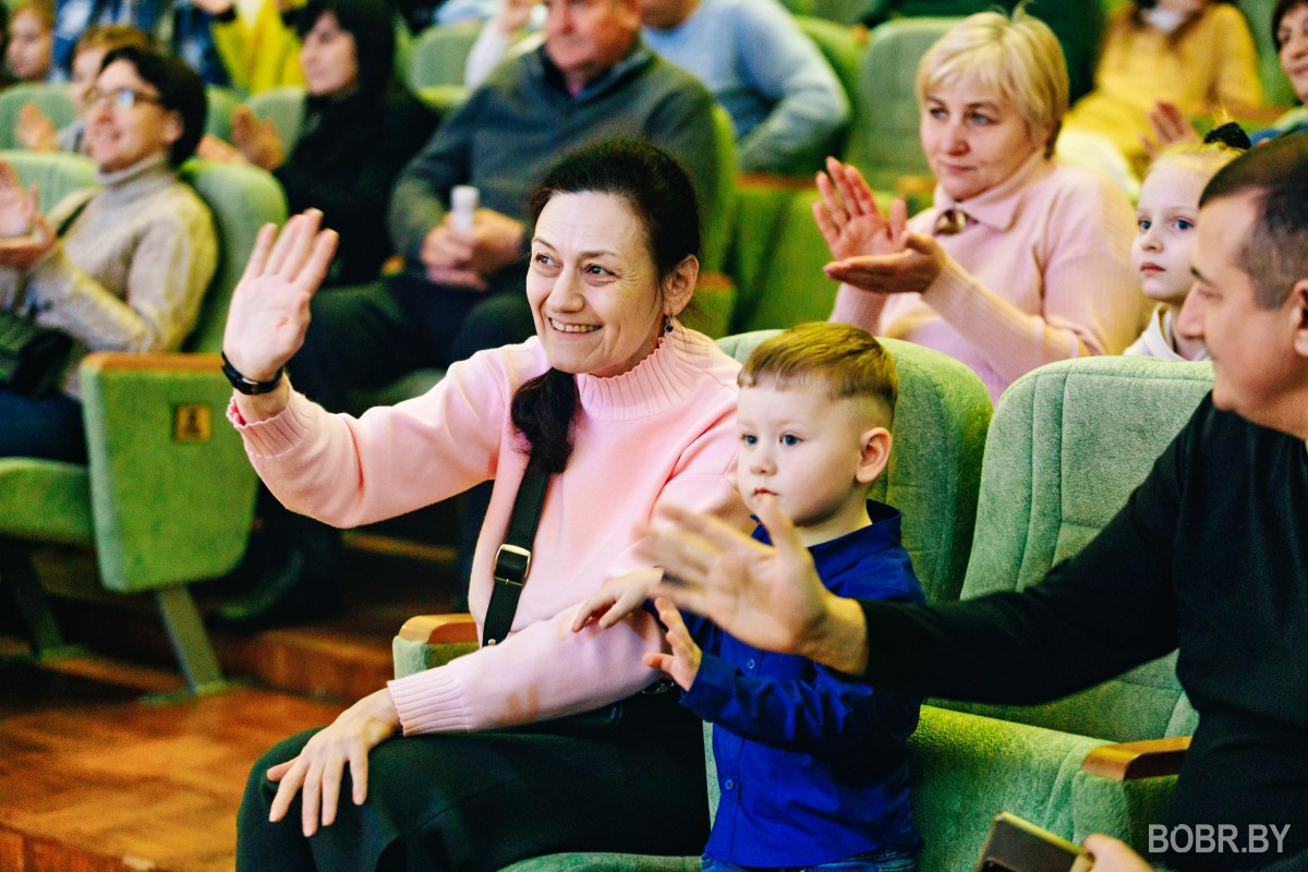 Новогоднее волшебство пришло в Бобруйск: в театре состоялась премьера сказки &laquo;Морозко&raquo;