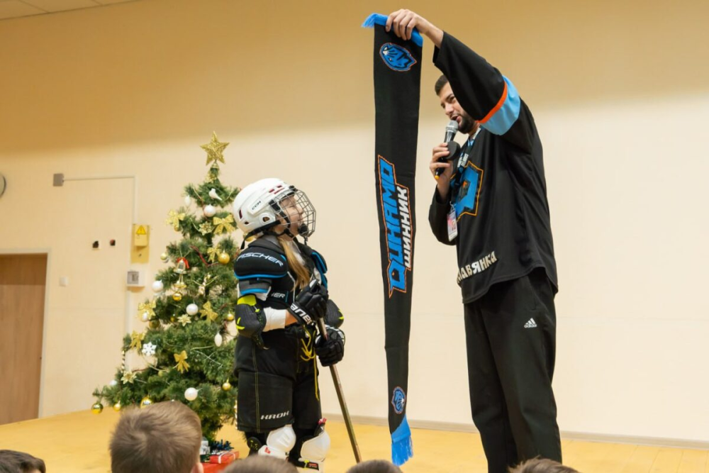 Молодые звезды МХЛ провели урок хоккея в бобруйской школе