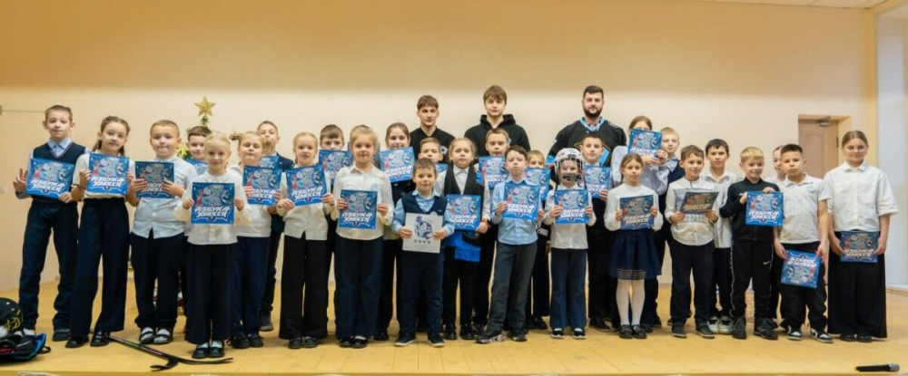 Молодые звезды МХЛ провели урок хоккея в бобруйской школе