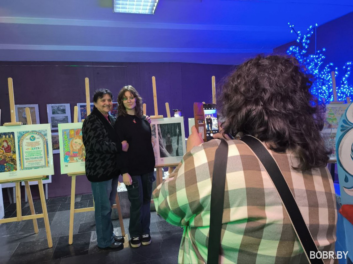 Выставка работ Краски Рождества