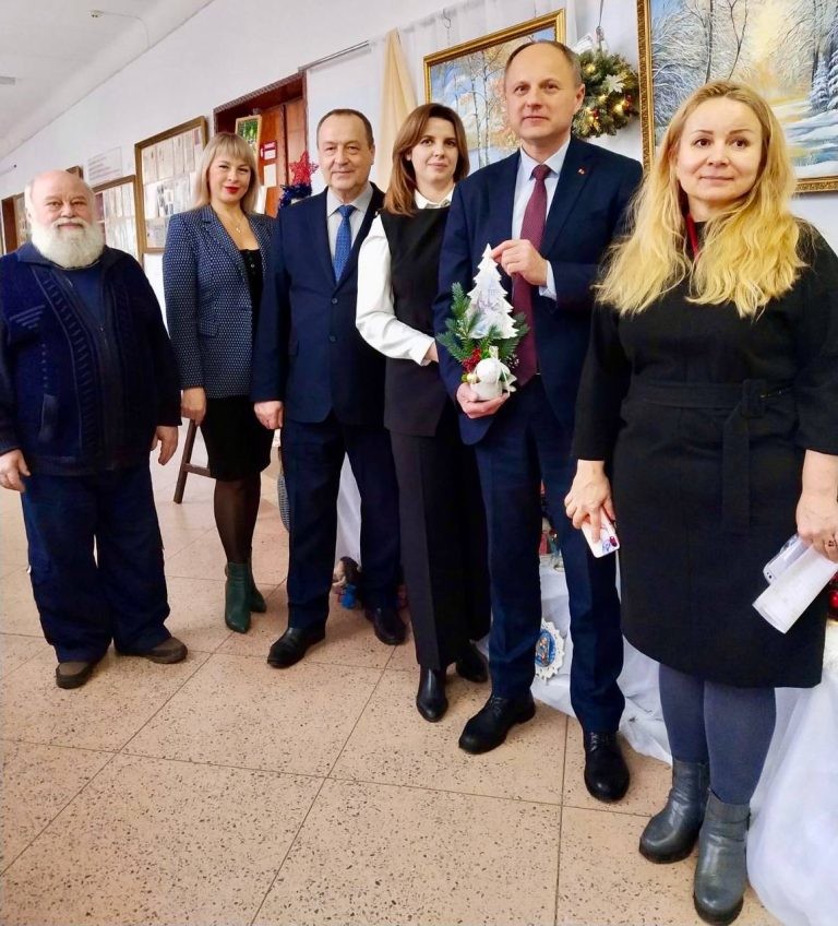 Уникальные новогодние работы представили участники конкурса в колледже им. Ларина