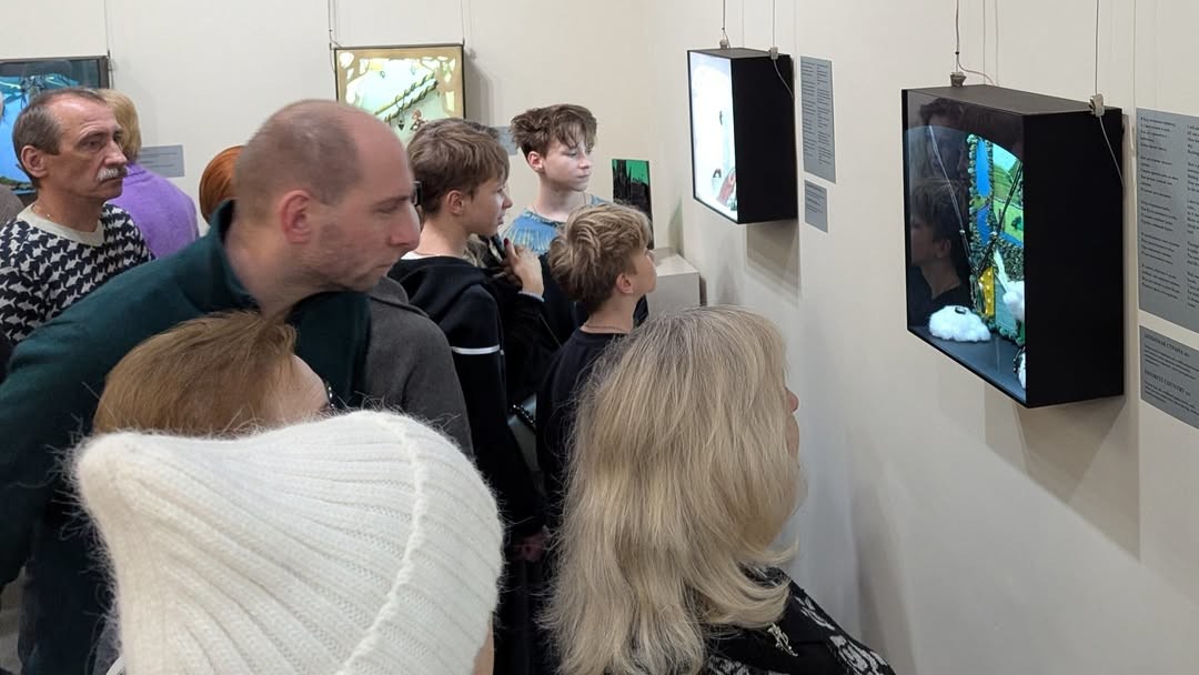 Древесина, смола и камни: &laquo;Ювелирная Палитра&raquo; Дениса Барановского в Бобруйске