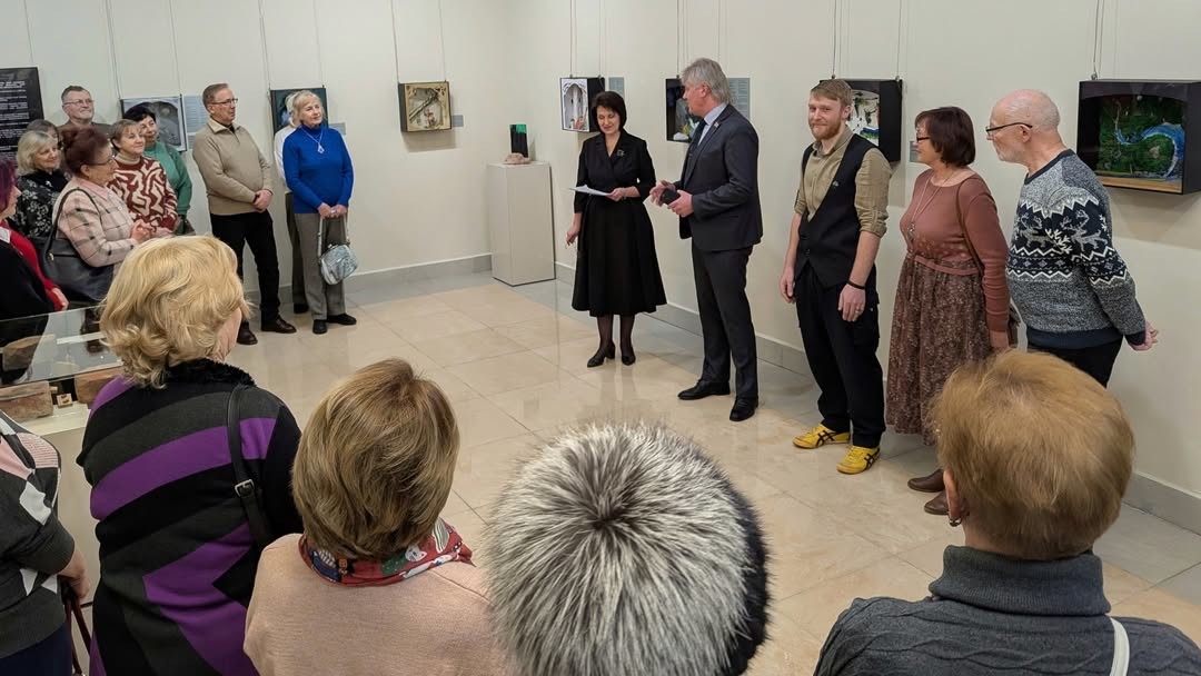 Древесина, смола и камни: &laquo;Ювелирная Палитра&raquo; Дениса Барановского в Бобруйске