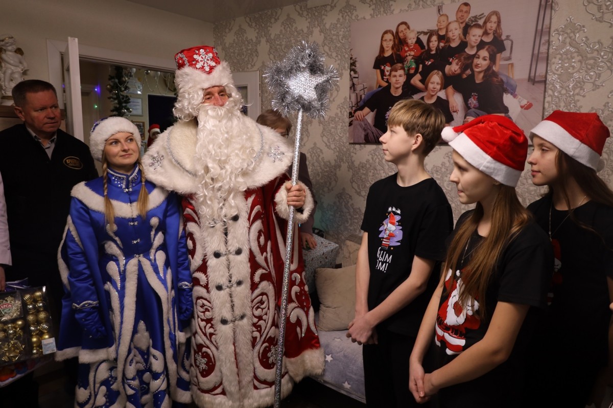 &laquo;Красный пищевик&raquo; привез подарки и радость в дом семейного типа