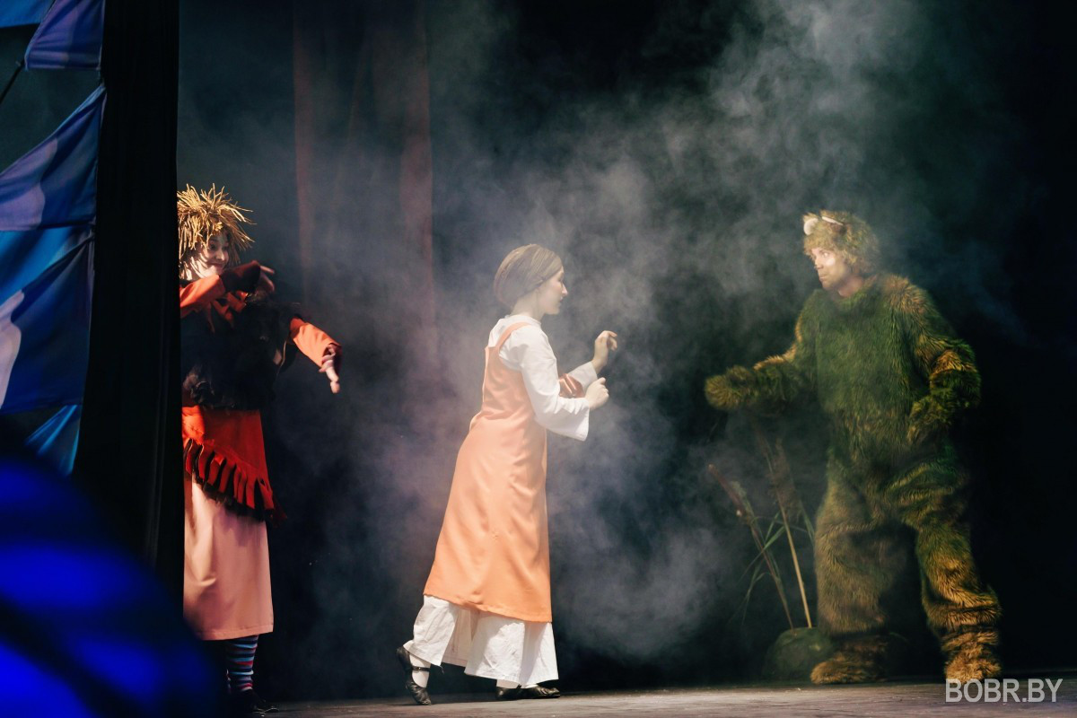 Новогоднее волшебство пришло в Бобруйск: в театре состоялась премьера  Морозко