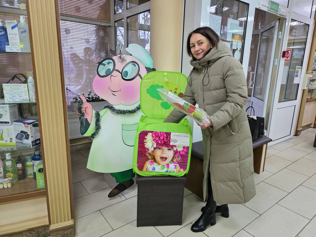Новогодняя акция работников аптеки в Бобруйске не первый год объединяет горожан