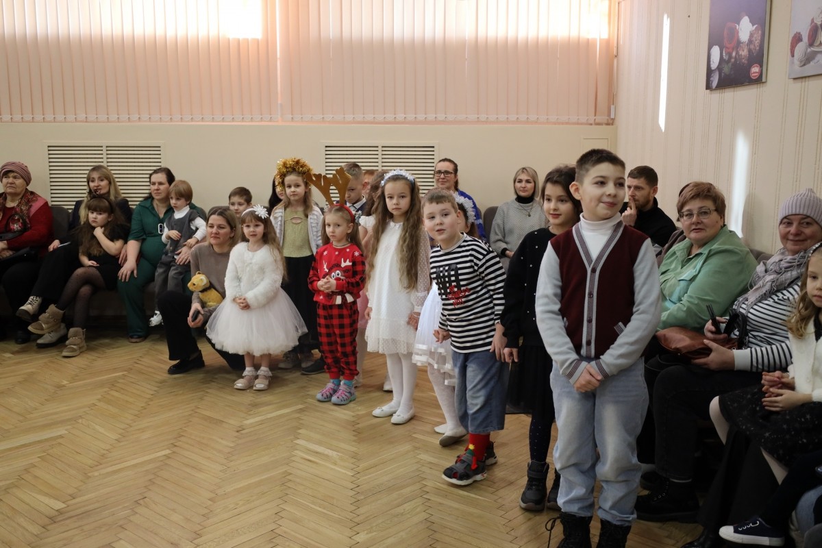 Сладкая традиция &laquo;Красного пищевика&raquo; - новогодний утренник для детей работников