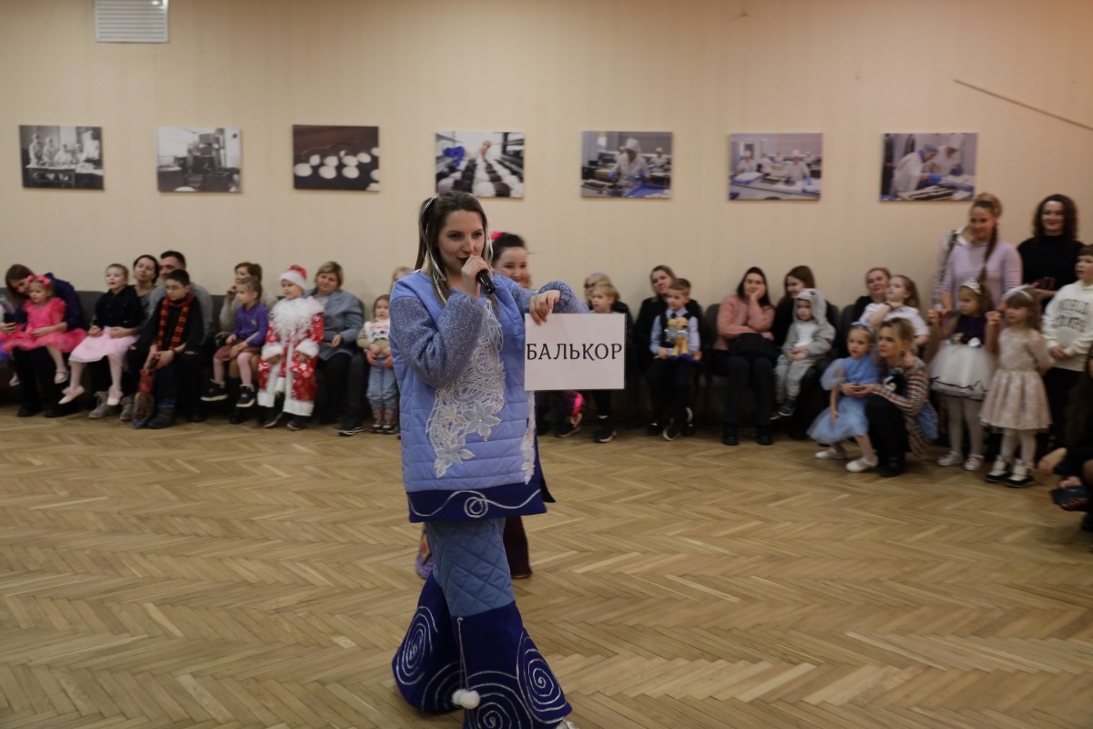 Сладкая традиция &laquo;Красного пищевика&raquo; - новогодний утренник для детей работников
