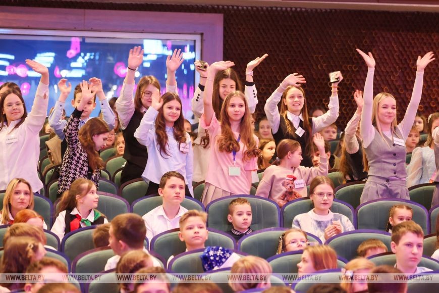 Новогоднее чудо для Виталины из Бобруйска: первое участие в областном празднике