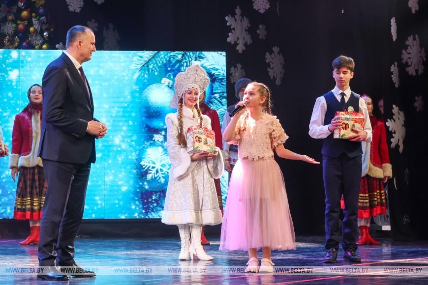 Новогоднее чудо для Виталины из Бобруйска: первое участие в областном празднике