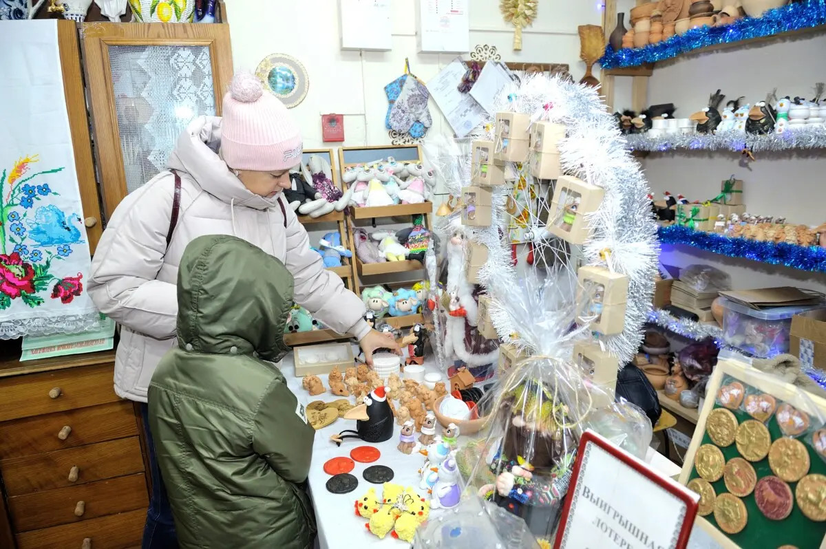 В Бобруйском районе открылась усадьба Деда Мороза