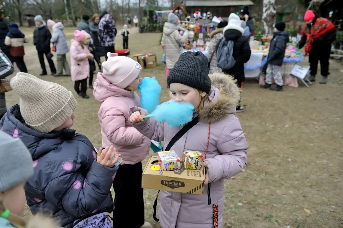 В Бобруйском районе открылась усадьба Деда Мороза