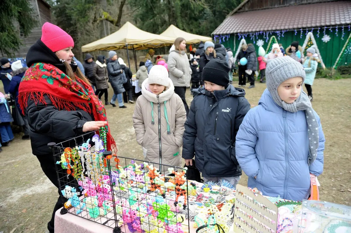 В Бобруйском районе открылась усадьба Деда Мороза