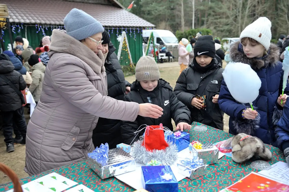 В Бобруйском районе открылась усадьба Деда Мороза
