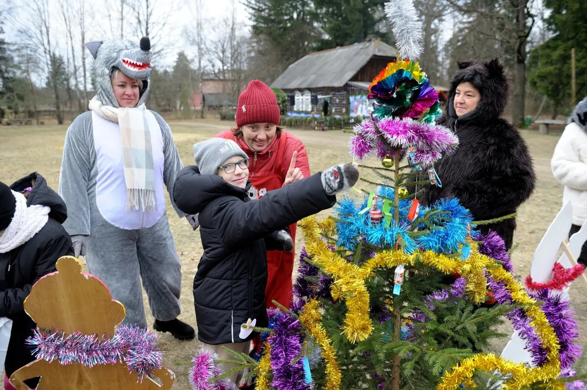 В Бобруйском районе открылась усадьба Деда Мороза