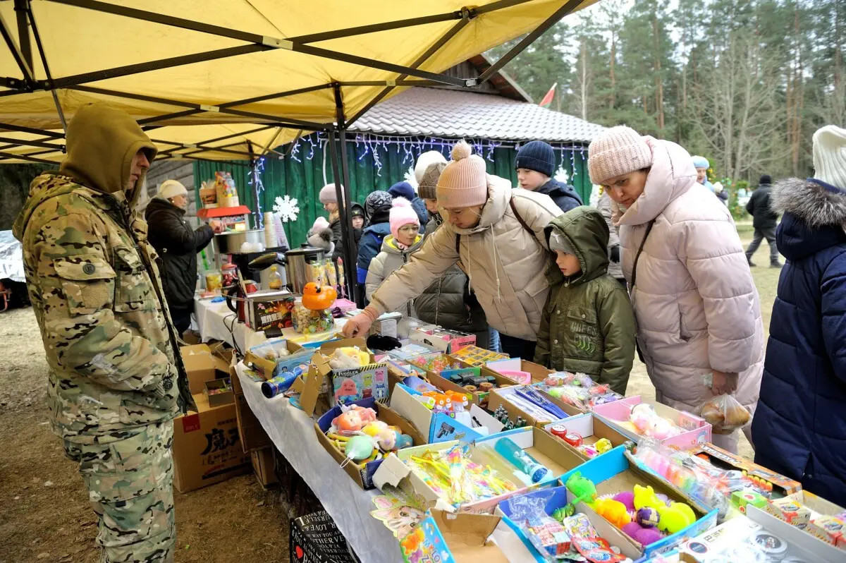 В Бобруйском районе открылась усадьба Деда Мороза