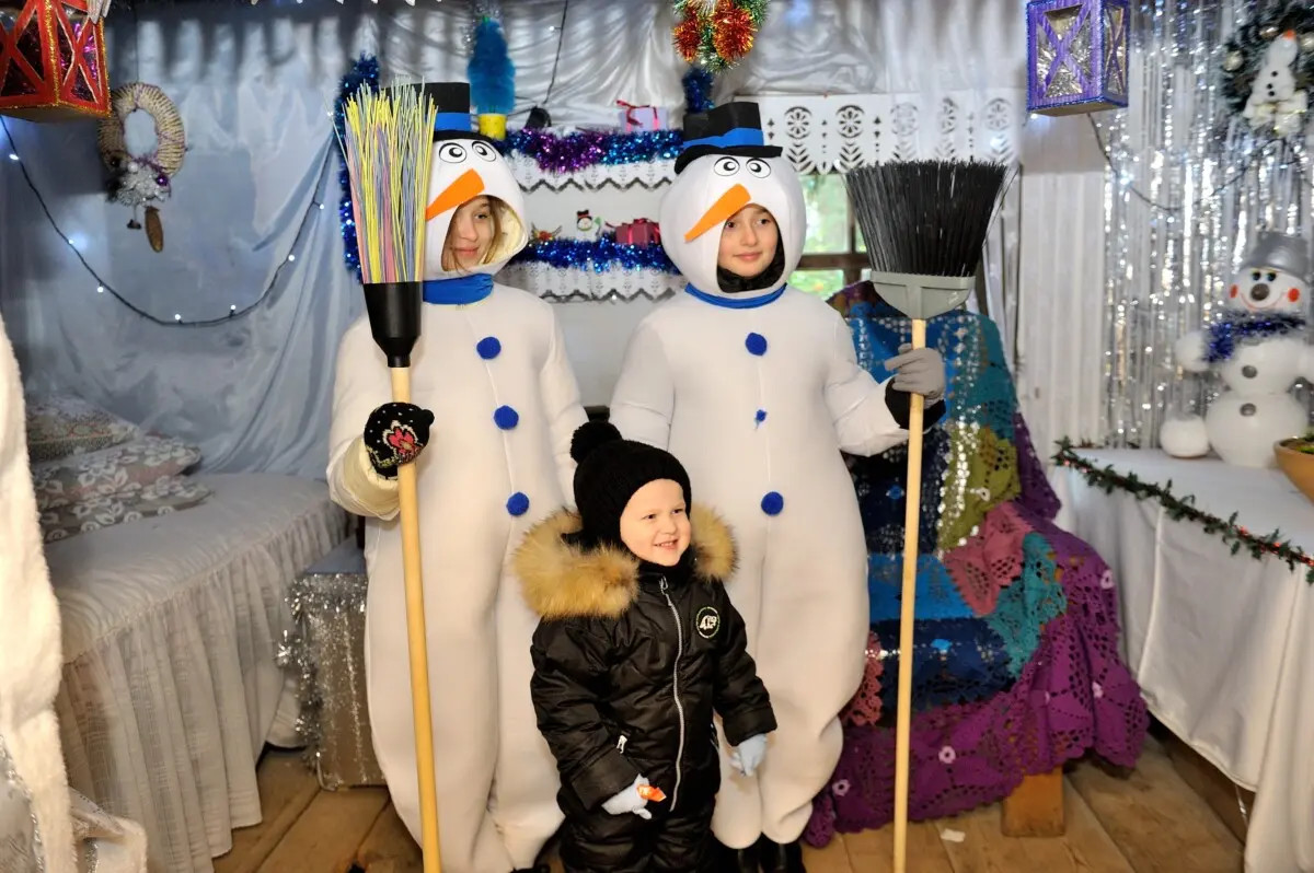 В Бобруйском районе открылась усадьба Деда Мороза