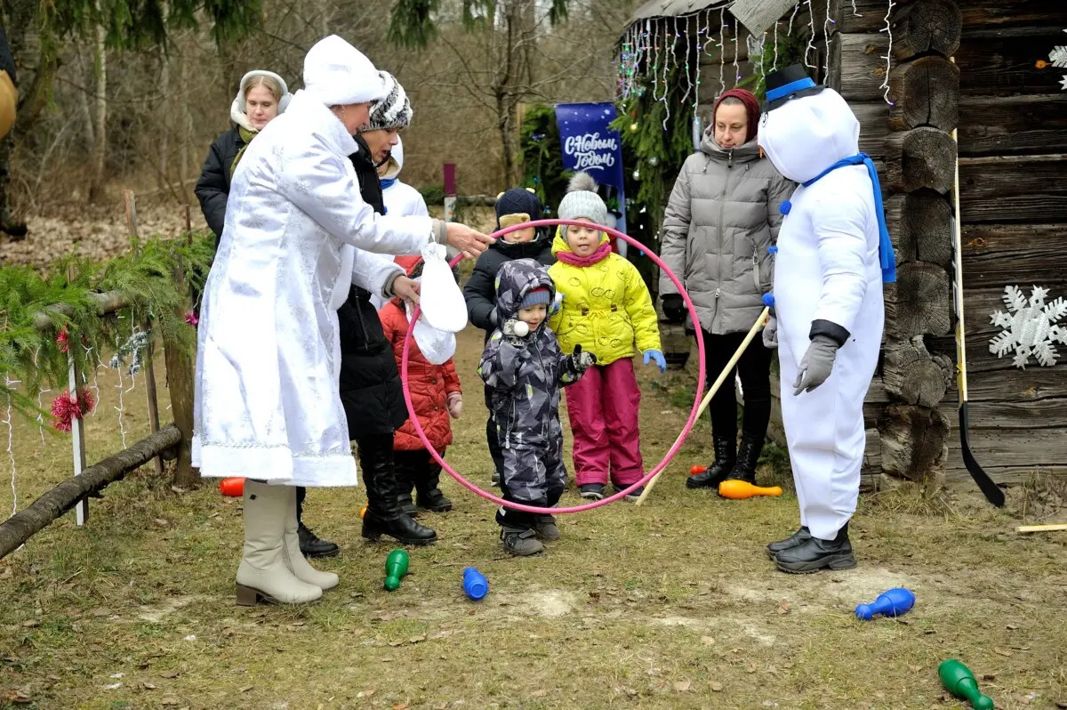 В Бобруйском районе открылась усадьба Деда Мороза