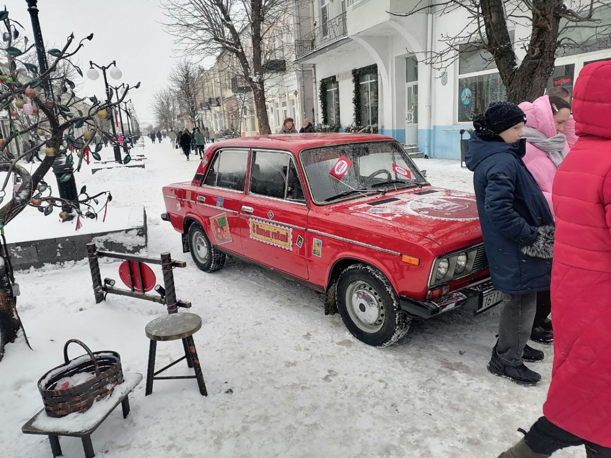 &laquo;Красный пищевик&raquo; дарит бобруйчанам новогоднее настроение. Фотофакт.