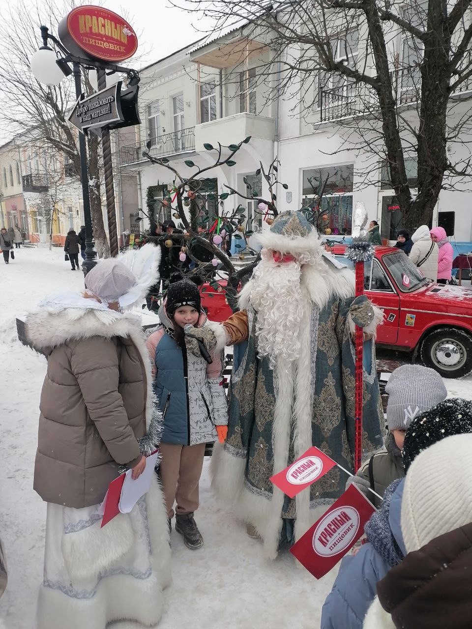 &laquo;Красный пищевик&raquo; дарит бобруйчанам новогоднее настроение. Фотофакт.
