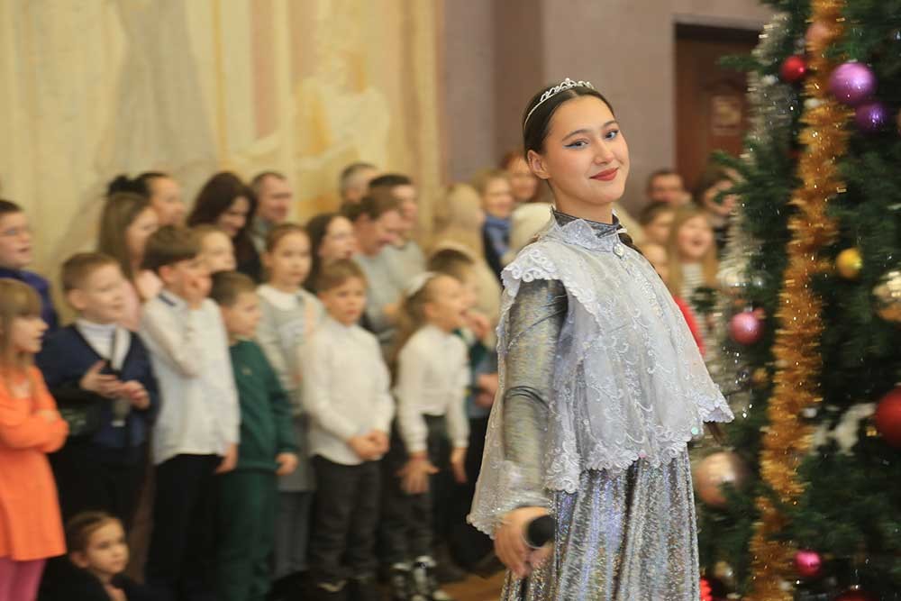 В Бобруйске прошла Архиерейская Рождественская елка для 200 юных прихожан