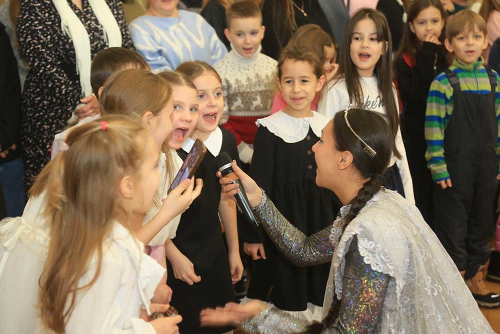 В Бобруйске прошла Архиерейская Рождественская елка для 200 юных прихожан