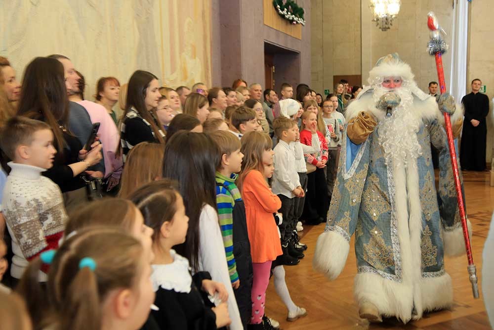 В Бобруйске прошла Архиерейская Рождественская елка для 200 юных прихожан