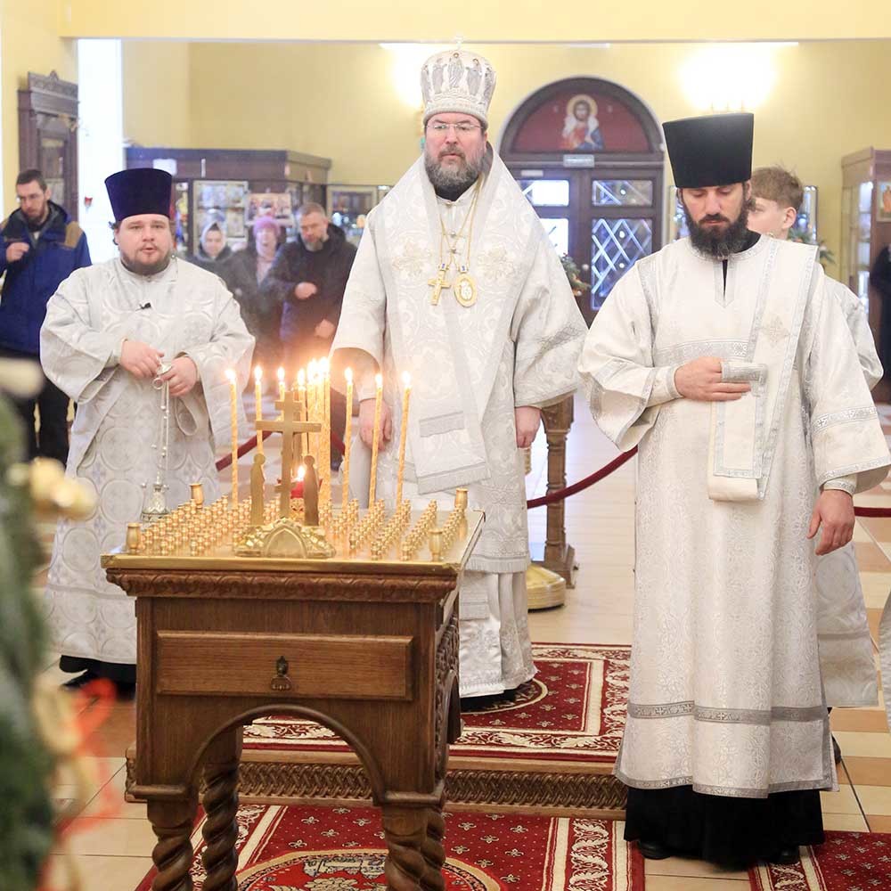 Епископ Серафим совершил Божественную литургию в Бобруйском кафедральном соборе святителя Николая