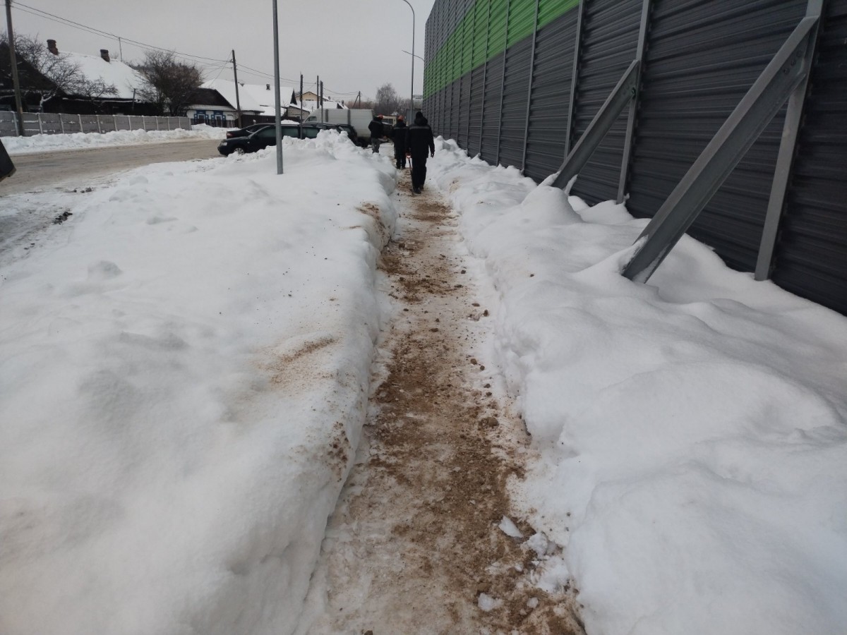 Администрация отчиталась о санитарном дне, жители – о проблемах с передвижением в Ленинском районе Администрация отчиталась о санитарном дне, жители – о проблемах с передвижением в Ленинском районе