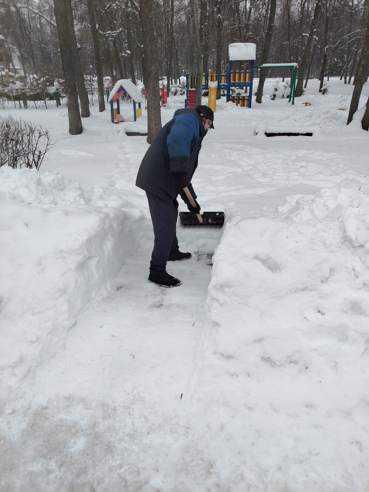 Администрация отчиталась о санитарном дне, жители – о проблемах с передвижением в Ленинском районе Администрация отчиталась о санитарном дне, жители – о проблемах с передвижением в Ленинском районе