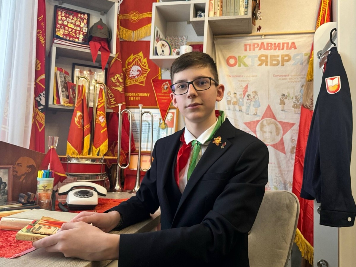Бобруйский школьник в своей комнате создал мини-музей пионерии